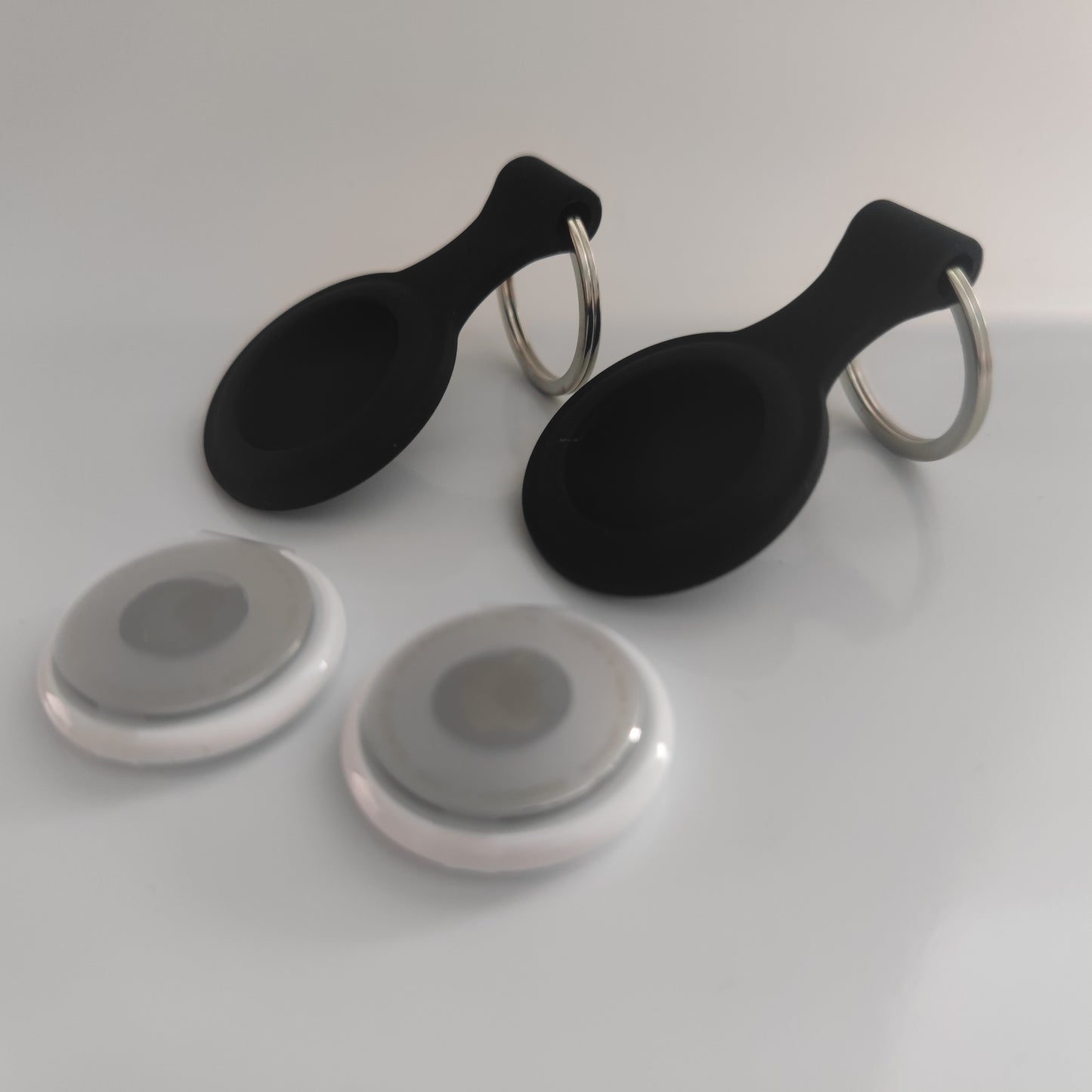 Set 2 NFC Tracker Apple AirTag mit 2 Silikon schwarz Anhänger und Metallring