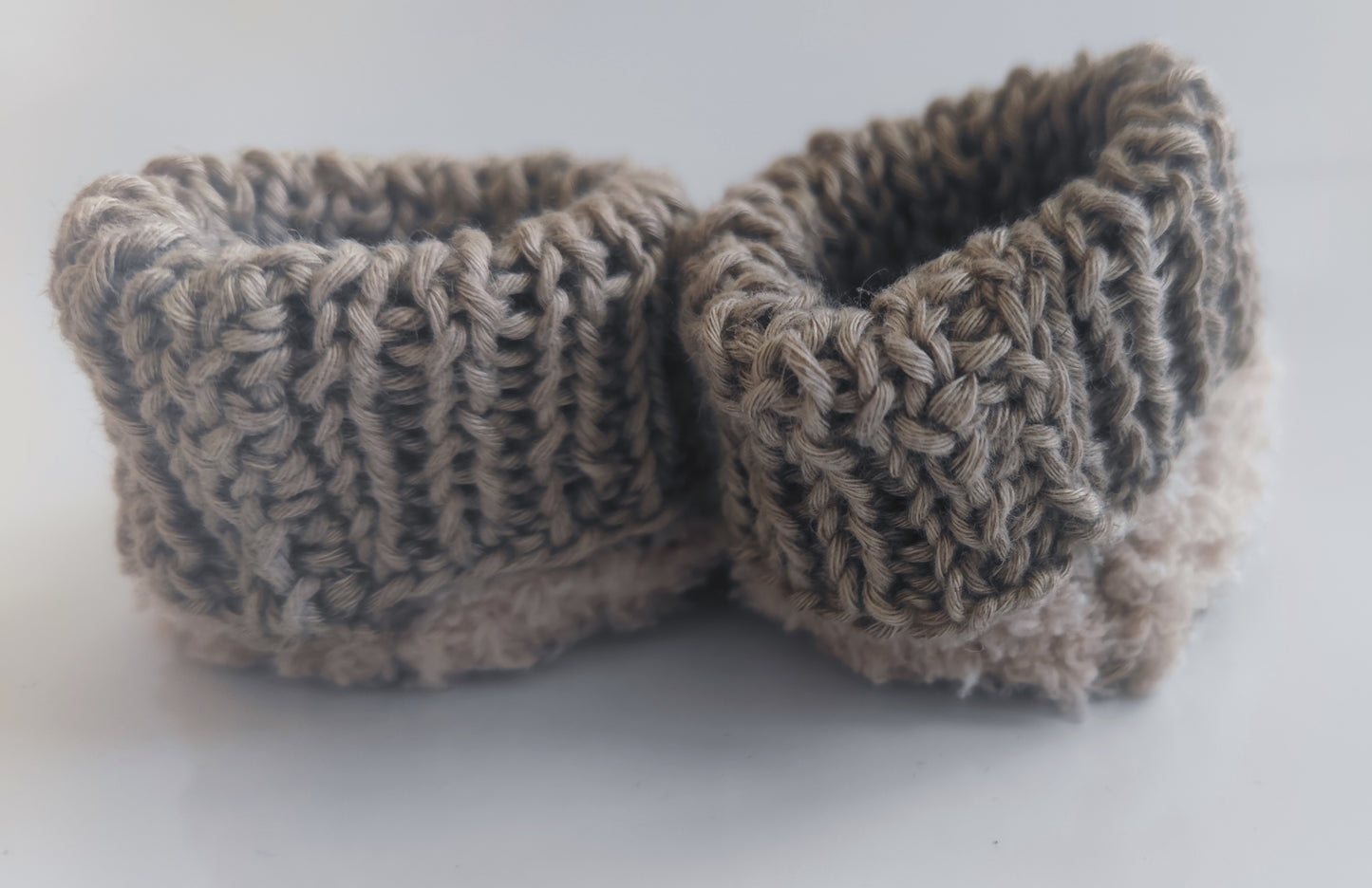 1 paar Baby Socken, reine Baumwolle mit Satinmäschali, born in Switzerland