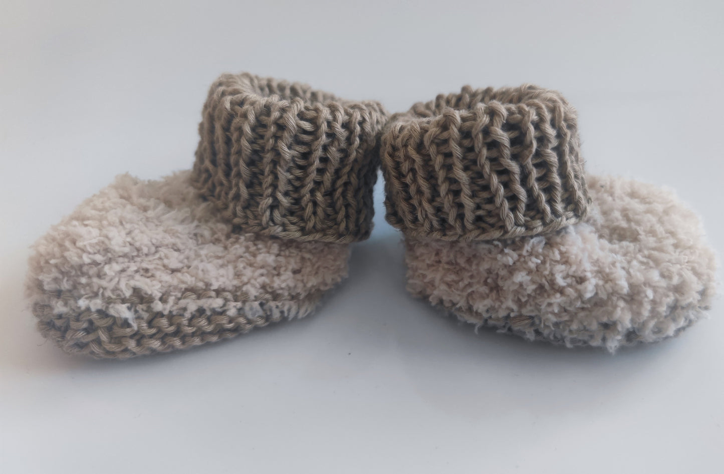 1 paar Baby Socken, reine Baumwolle mit Satinmäschali, born in Switzerland