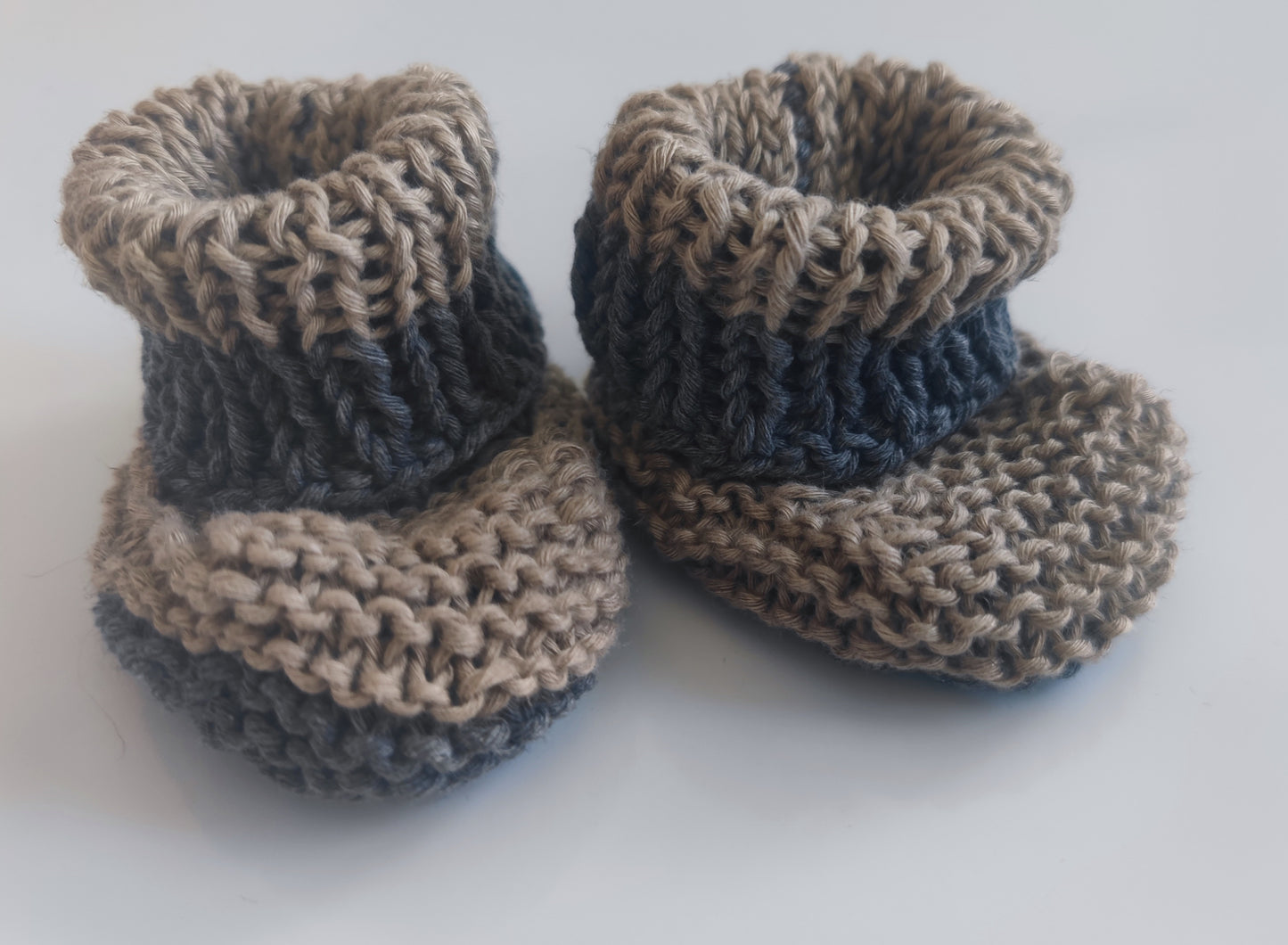 1 paar Baby Socken, reine Baumwolle mit Satinmäschali, born in Switzerland